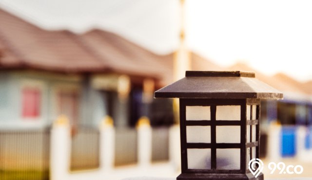 7 Rekomendasi Lampu Pagar Rumah Estetik 2023, Harga di Bawah Rp100 Ribu!