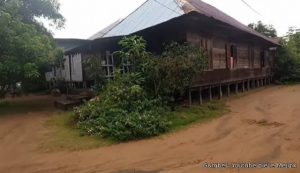 7 Potret Kampung Arab di Kalimantan, Ada Rumah Panggung Unik dari Kayu!