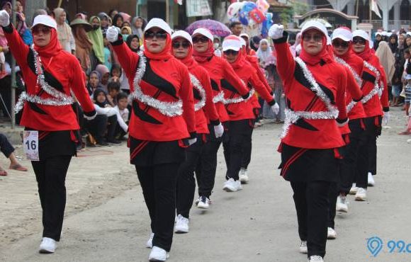 10 Yel Yel Gerak Jalan yang Penuh Semangat dan Meriah