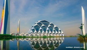 Habis Rp1 T, Ini 7 Potret Masjid Al Jabbar Karya Ridwan Kamil yang Jadi Polemik!