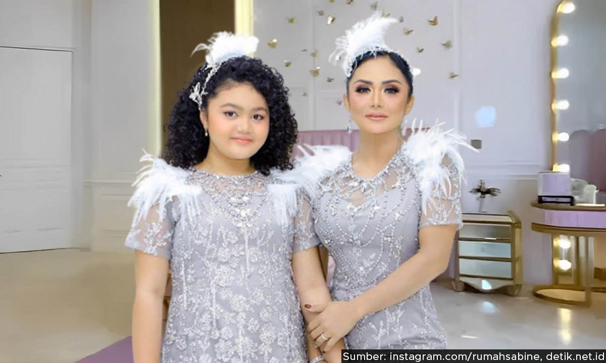 5 Potret Kamar Anak Krisdayanti, Amora Lemos, yang Serba Pink. Mewah Banget!
