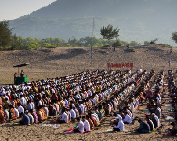Bacaan Bilal Sholat Idul Fitri Lengkap Arab Latin dan Terjemahannya