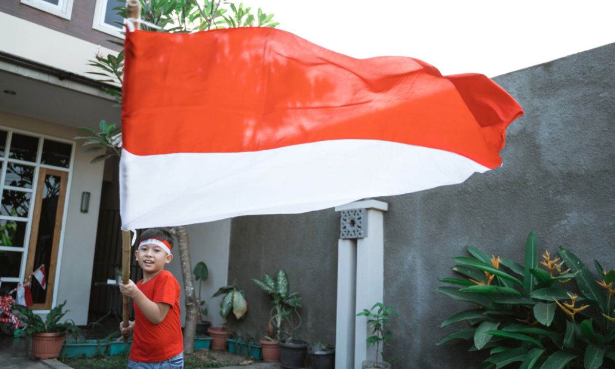 Lirik Lagu Berkibarlah Benderaku Ciptaan Ibu Sud dan Maknanya Lengkap