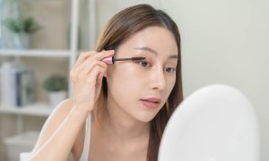 10 Rekomendasi Maskara Bening Terbaik (Terbaru 2023)