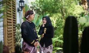 Contoh Percakapan Bahasa Jawa dengan Teman Beserta Artinya
