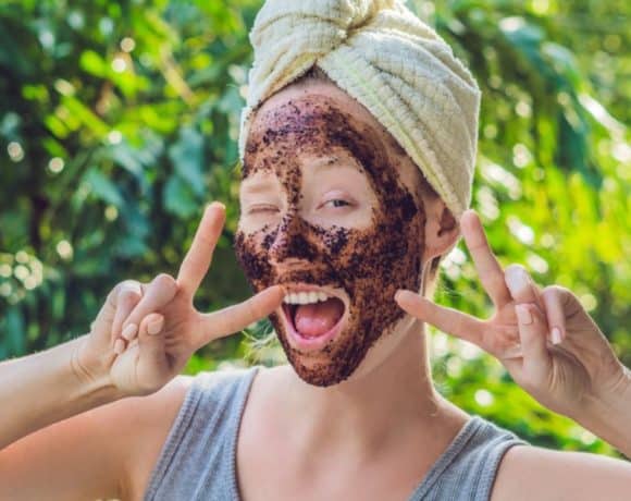 Rekomendasi 5 Face Scrub Terbaik dengan Harga Terjangkau. Ramah di Kulit!