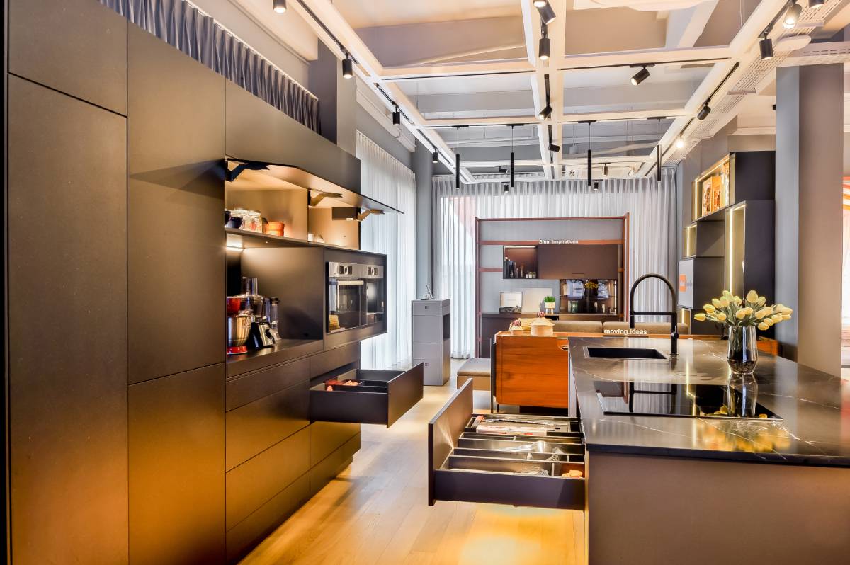 Lantai 1 Showroom Blum di BSD - Sumber: Blum