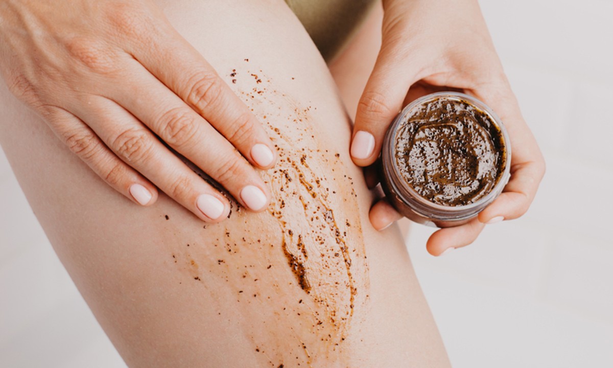 5 Rekomendasi Body Scrub Terbaik 2023. Bikin Kulit Lebih Mulus dan Glowing!