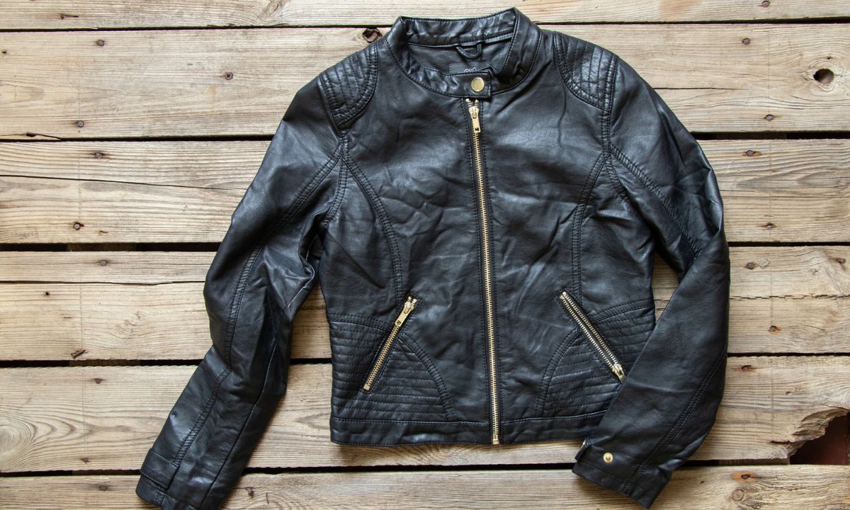 8 Cara Mencuci Jaket Kulit yang Benar agar Awet dan Tidak Rusak