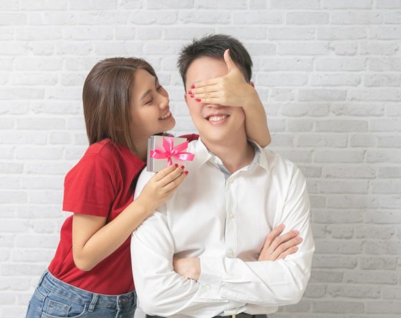 10 Kado untuk Cowok yang Murah tapi Berkesan. Dijamin Bikin Senang!