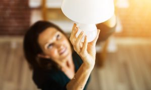 Menilik Perbedaan Lampu Neon dan LED. Mending Pakai yang Mana untuk Pencahayaan Rumah?