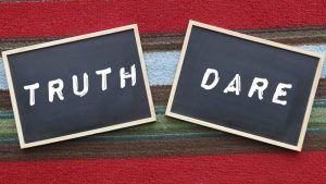 300 Contoh Pertanyaan Truth or Dare yang Seru dan Asyik, Dijamin Menantang!