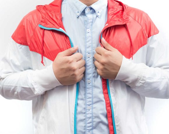 5 Rekomendasi Jaket Parasut Terlaris di Marketplace dengan Harga Terjangkau