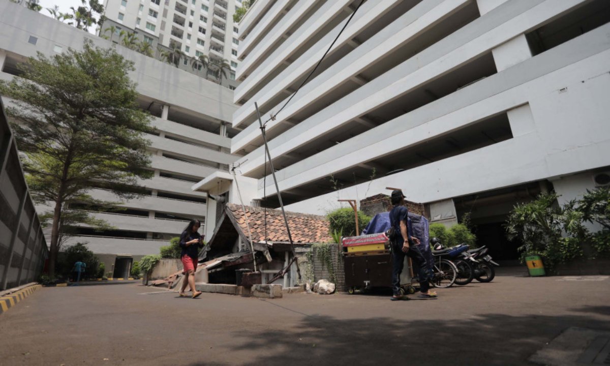 Viral, Inilah Potret Rumah Tua di Tengah Apartemen Megah Jakarta. Sempat Ditawar Miliaran Rupiah!