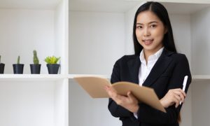 7 Tugas Sekretaris yang Perlu Diketahui. Lengkap dengan Pengertian dan Fungsinya!