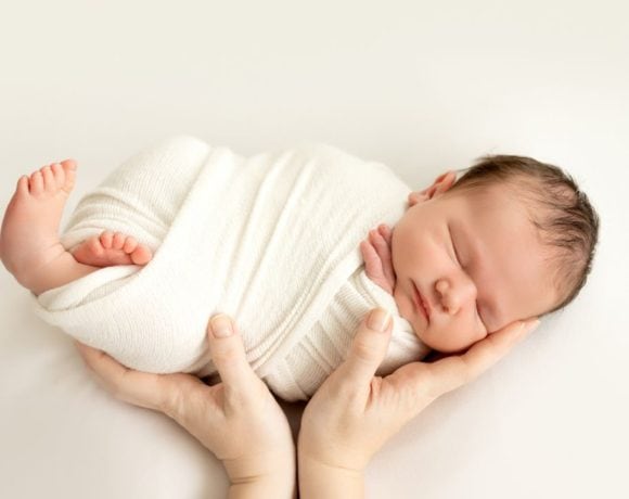 25 Nama Bayi Laki Laki Kristen yang Artinya Anugerah Tuhan