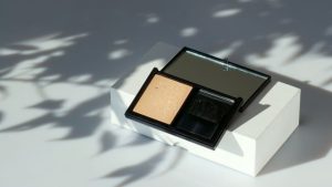 10 Rekomendasi Bedak yang Tahan Lama dan Glowing (2024). Bikin Makeup Lebih Flawless!