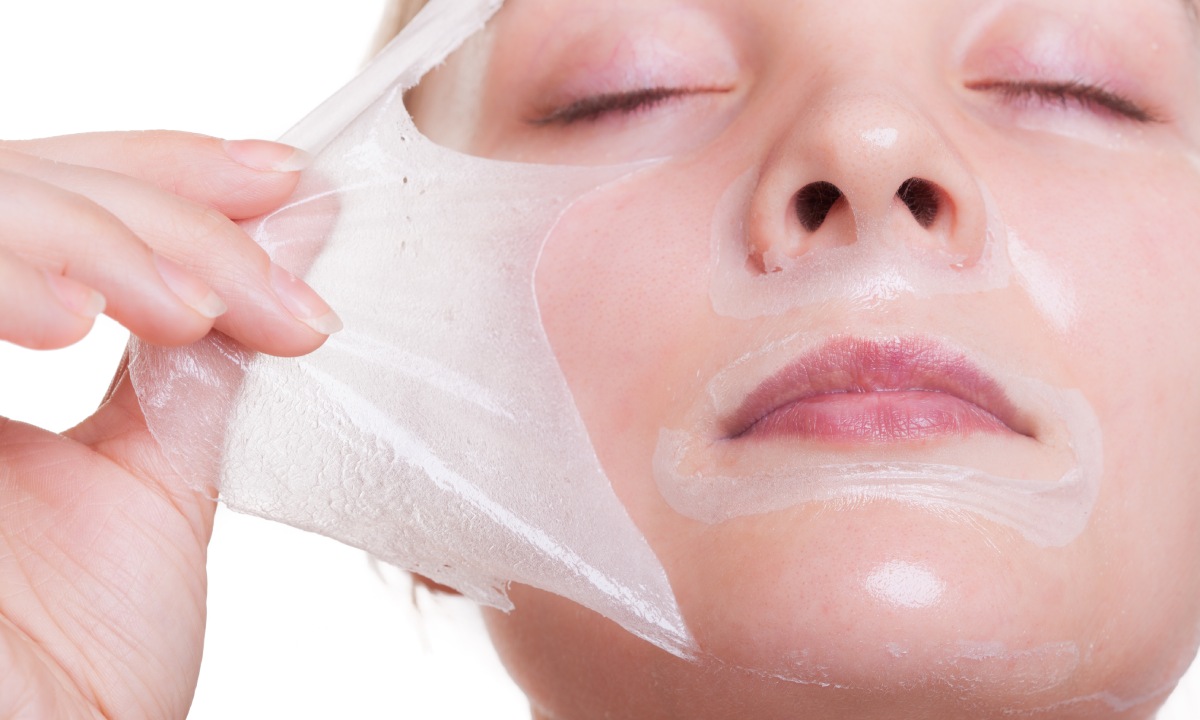 5 Masker Peel Off Terbaik 2023 untuk Berbagai Jenis Kulit. Bikin Wajah Lebih Kencang dan Halus!