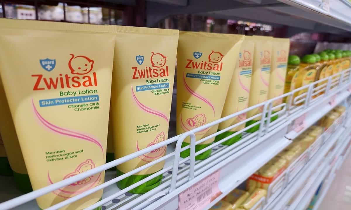 7 Rekomendasi Baby Lotion Terbaik 2023, Harga Terjangkau Mulai Rp16.000