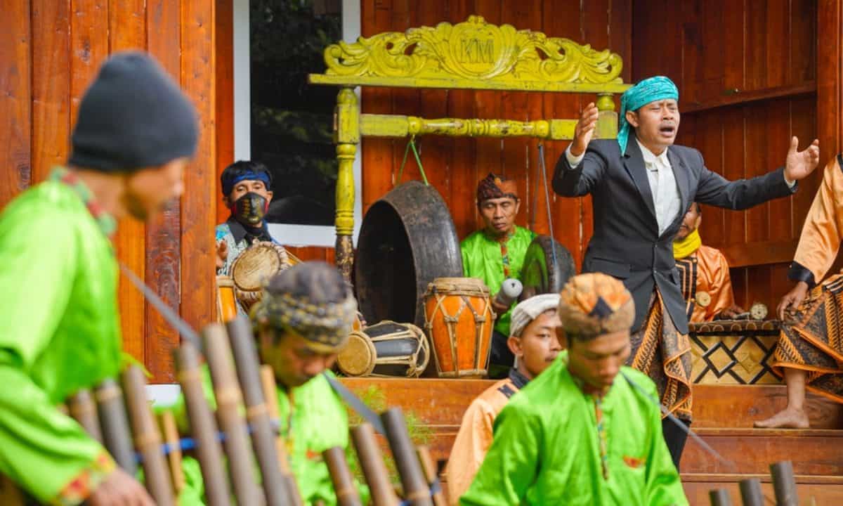 contoh tembang megatruh