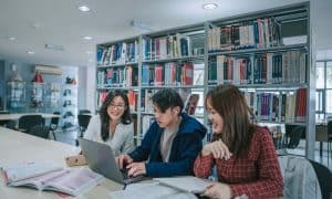 90 Motto Hidup Mahasiswa yang Inspiratif dan Penuh Makna, Bikin Semangat Raih Masa Depan!