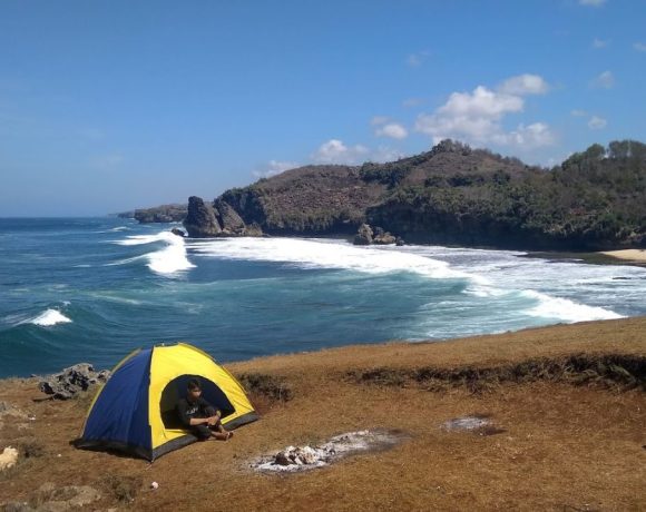 pantai midodaren
