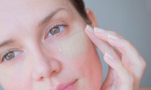 5 Rekomendasi Tinted Moisturizer Terbaik yang Bisa Kamu Beli. Murah dan Berkualitas!