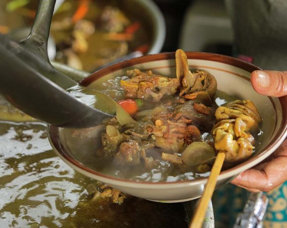 tengkleng adalah salah satu makanan khas solo yang wajib dicoba