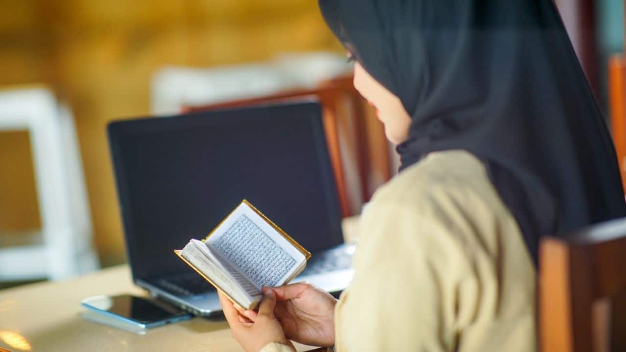5 Bacaan Sholawat agar Diterima Kerja Supaya Doa Dikabulkan. Lengkap dengan Latin dan Artinya!