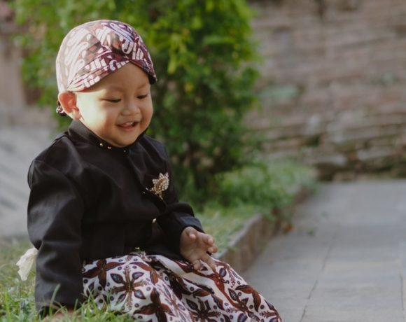 50 Nama Bayi Laki-laki Jawa Keraton yang Bijaksana. Lengkap dengan Artinya!