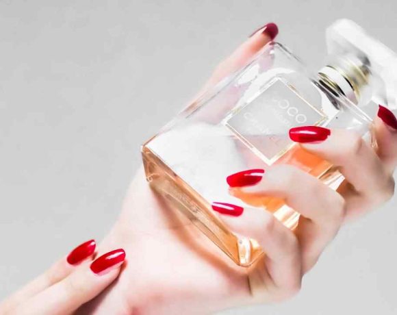 5 Rekomendasi Parfum Non Alkohol Terbaik yang Tahan Lama. Cocok untuk Muslim dan Muslimah!