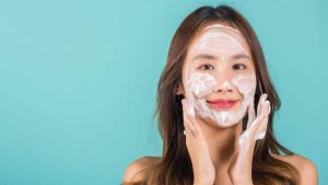 7 Sabun Cuci Muka untuk Kulit Bruntusan Terbaik (2024), Tidak Akan Menyumbat Pori-Pori!