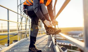 5 Rekomendasi Sepatu Safety Jogger Terbaik 2023. Lindungi Kaki dari Benda Berbahaya!