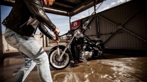 5 Rekomendasi Alat Cuci Motor Terbaik. Bikin Kembali Kinclong!