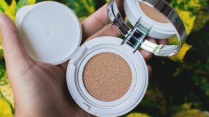 5 Pilihan Cushion untuk Kulit Kering Terbaik. Wajah Glowing, Kulit Tetap Lembap!