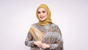 5 Rekomendasi Model Baju Batik Kombinasi Kain Polos untuk Wanita Terbaru 2024