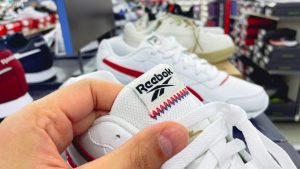 5 Sepatu Reebok Original Pria Terbaik 2024, dari Kasual hingga Running!