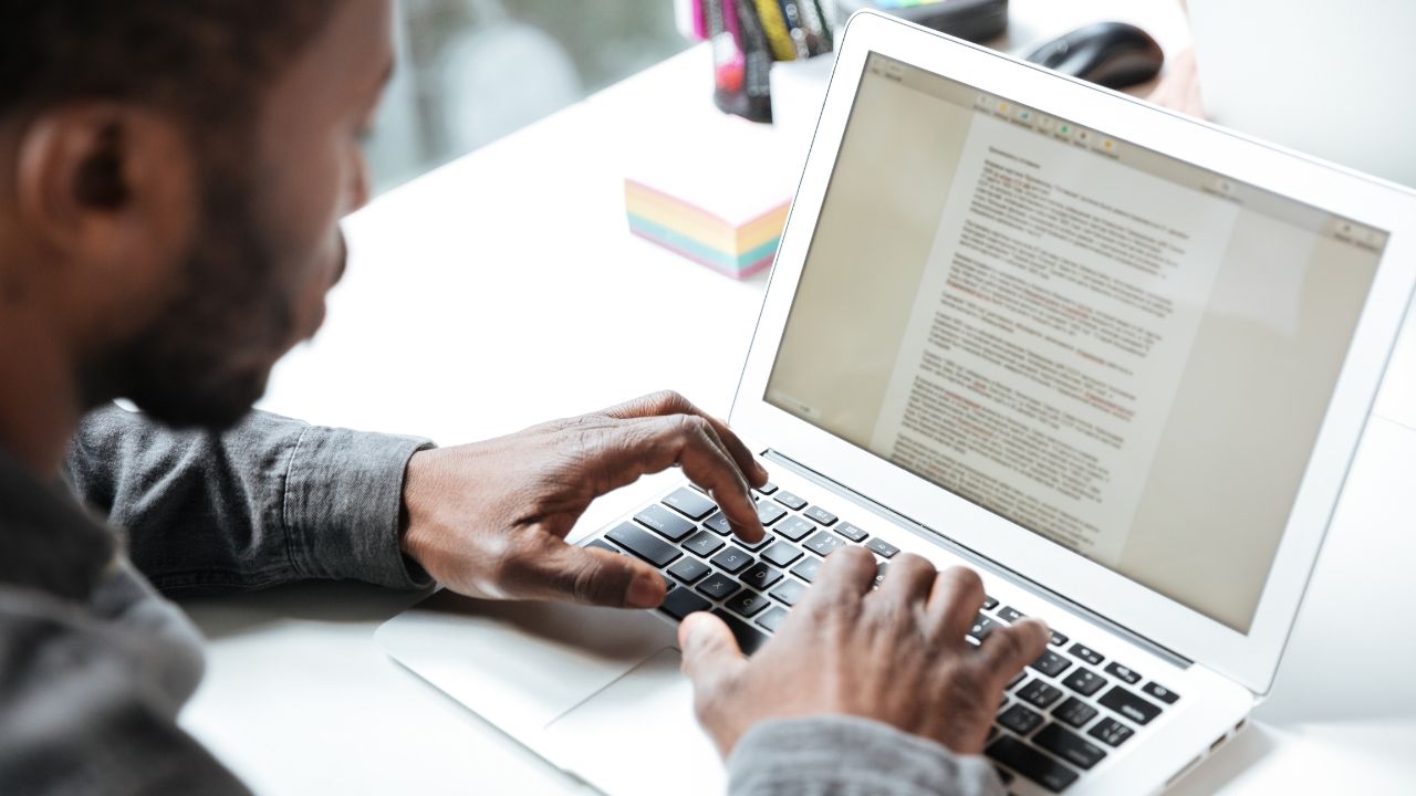 5 Contoh Essay Bahasa Inggris Singkat Beragam Topik Terbaik. Simak sebelum Membuatnya!