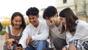 8 Contoh Pengalaman Sosial di Masyarakat dan Diri Sendiri yang Menggugah Inspirasi