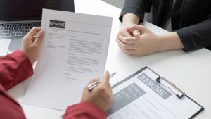 7 Contoh Deskripsi Pengalaman Kerja yang Menarik Berbagai Profesi, dari Perawat hingga Guru!