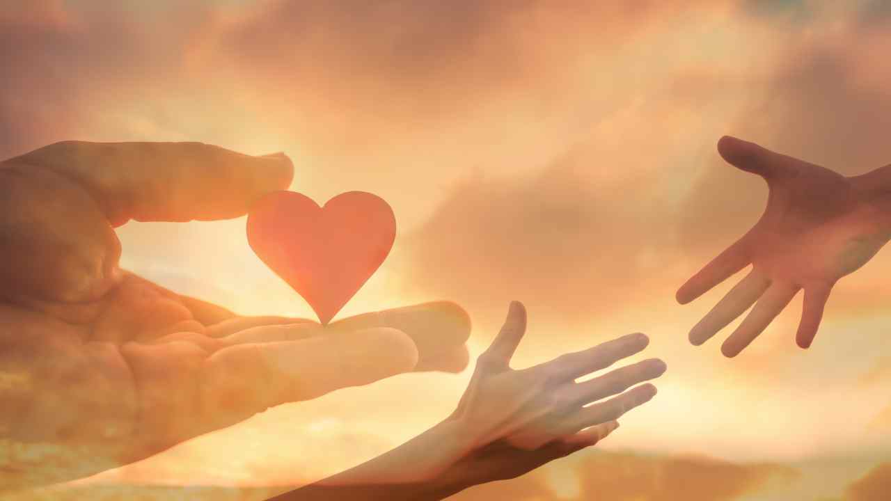 7 Contoh Puisi Cinta dalam Diam Pendek Bermakna Mendalam. Romantis, Menyentuh Hati, dan Bikin Nangis!