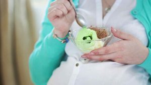 ibu hamil makan es krim