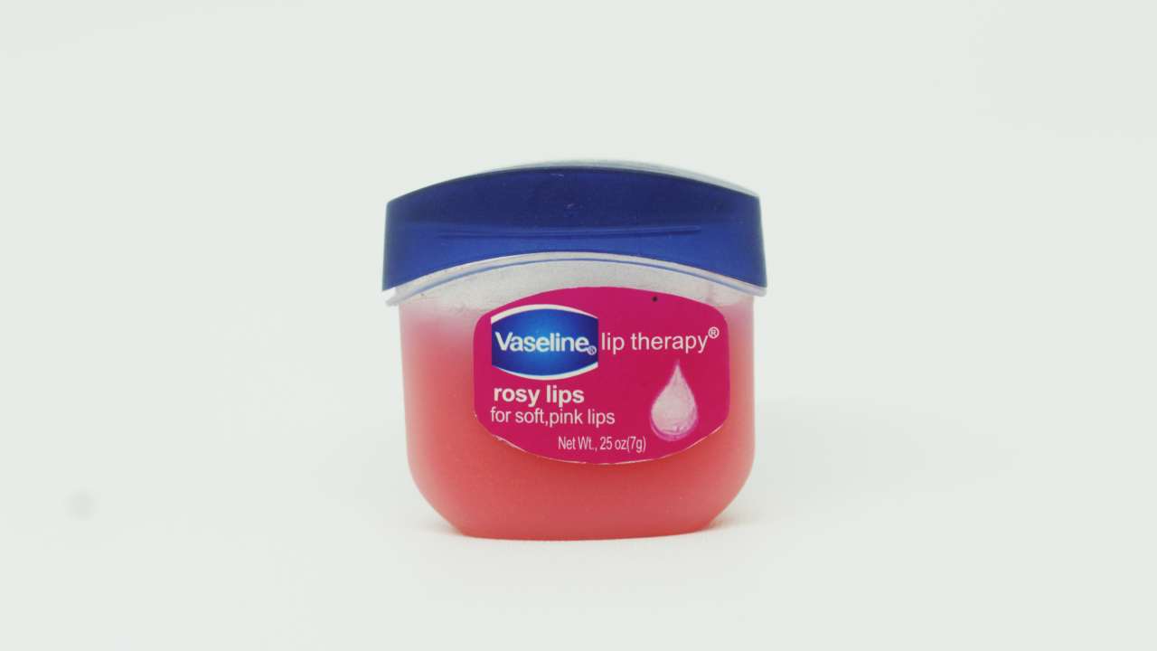 Manfaat Vaseline Lip Therapy Rosy Lips. Bikin Bibir Sehat & Cantik!