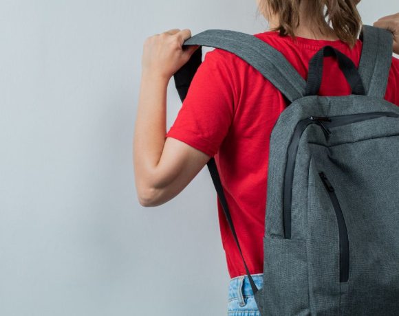 5 Rekomendasi Tas Kuliah Wanita Kekinian Terbaik 2024. Bisa Muat Laptop!