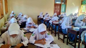 20 Contoh Kesepakatan Kelas SMA yang Wajib Dipatuhi Siswa 20 Contoh Kesepakatan Kelas SMA yang Wajib Dipatuhi Siswa