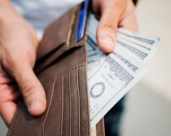 5 Rekomendasi Dompet Pria Terbaik. Awet dan Tahan Lama!