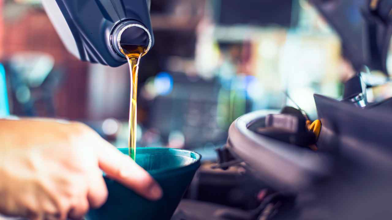 5 Merek Oli Mobil Terbaik yang Bikin Mesin Awet. Sudah Coba?