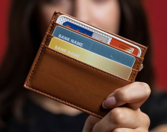 5 Rekomendasi Dompet Kartu Terbaik dengan Desain Keren 2024