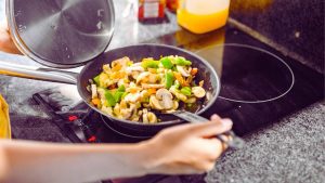Cara Kerja Kompor Induksi dan Peralatan Masak yang Cocok