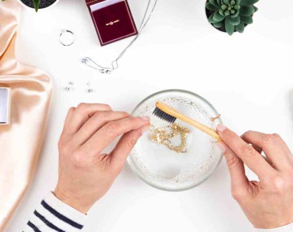 5 Cara Mencuci Emas biar Kuning Lagi, Dijamin Kinclong seperti Baru!